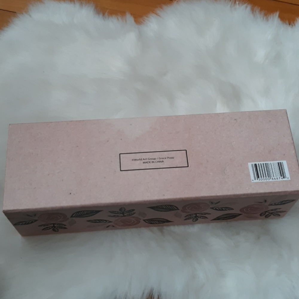 Magnetic Cover Art/Makeup Box - Picture 3 of 3